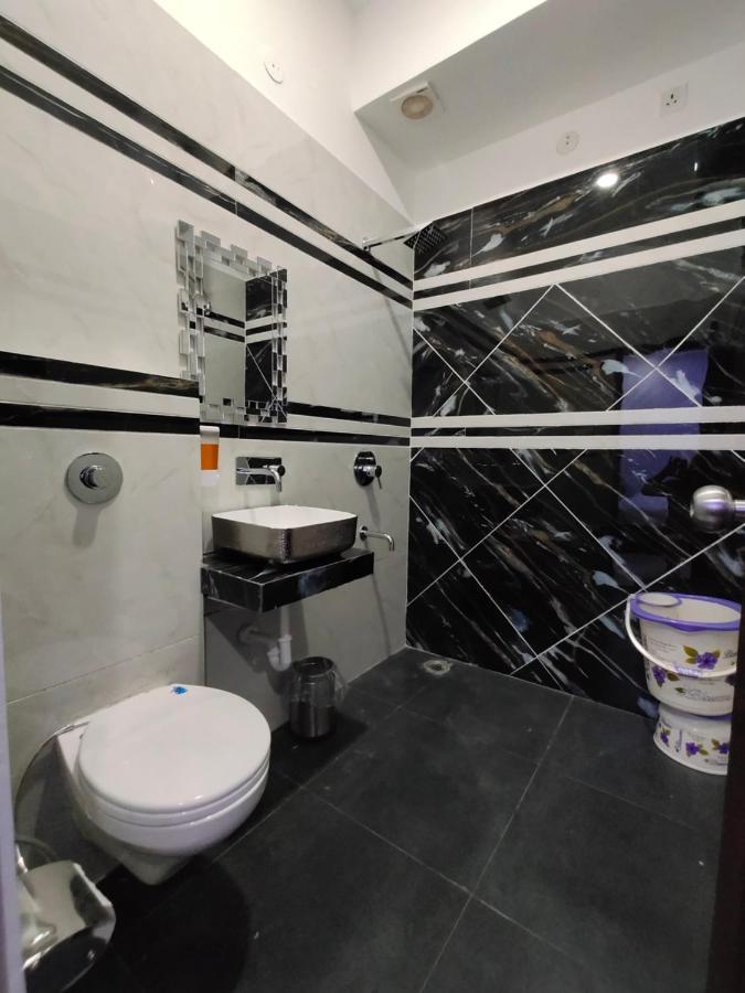 Hotel 51 Amritsar Bagian luar foto