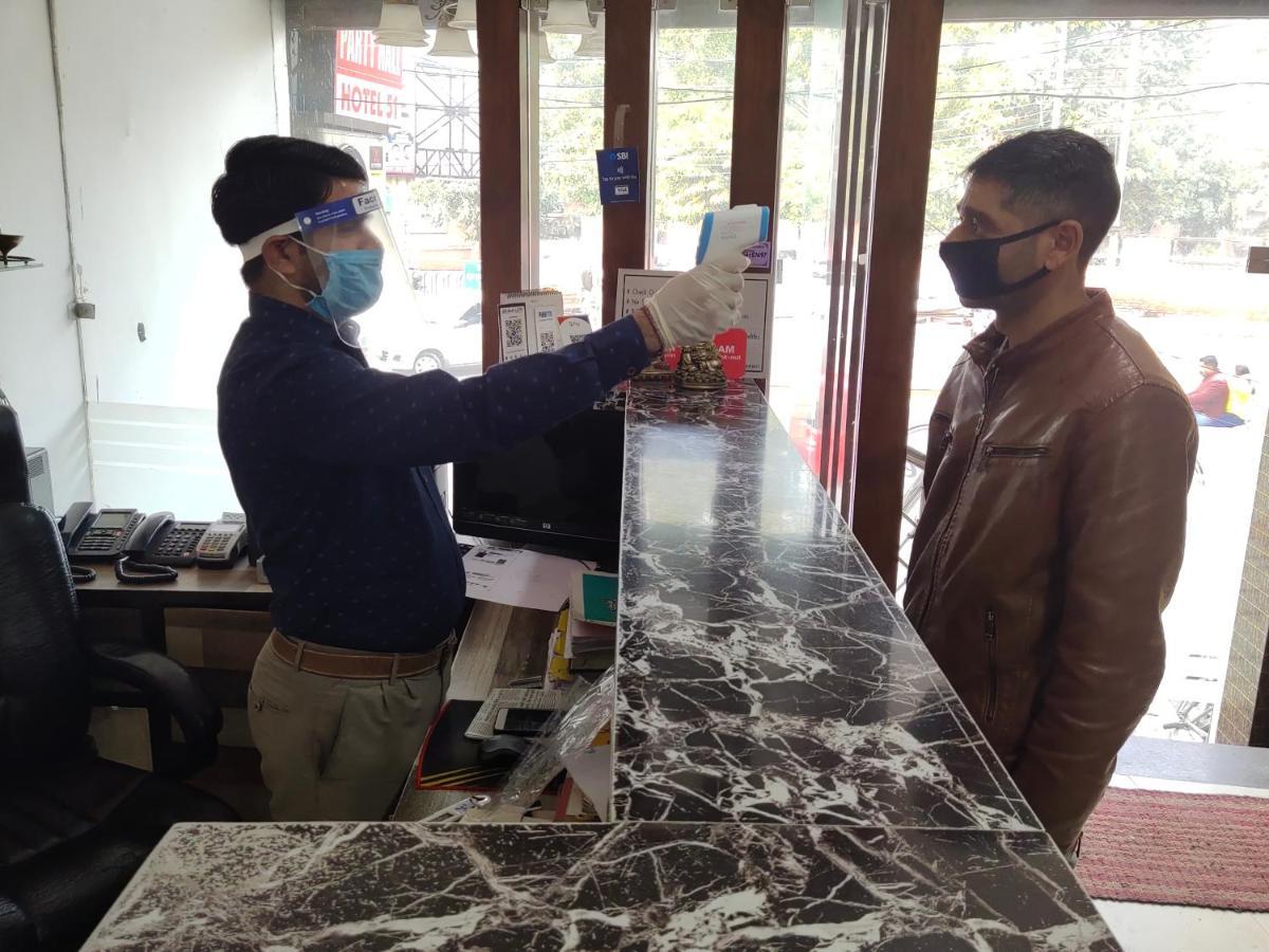 Hotel 51 Amritsar Bagian luar foto