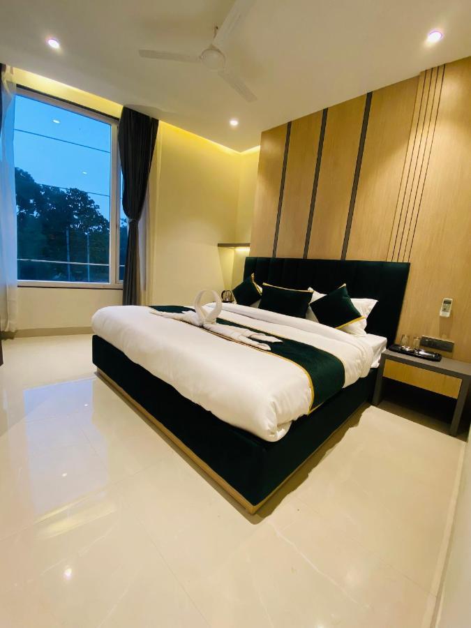 Hotel 51 Amritsar Bagian luar foto