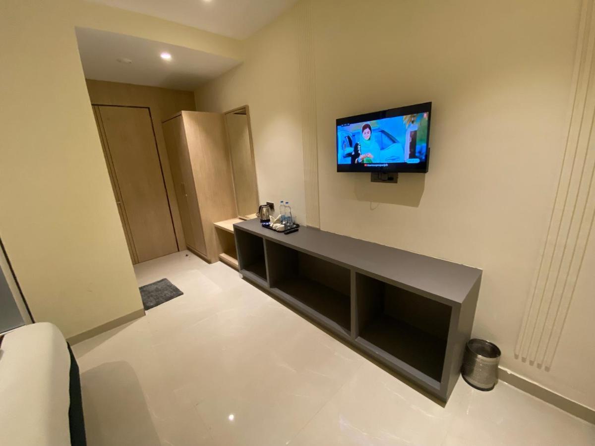 Hotel 51 Amritsar Bagian luar foto