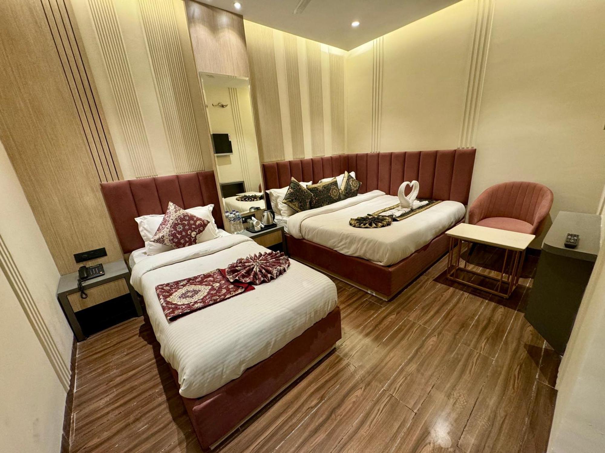 Hotel 51 Amritsar Bagian luar foto