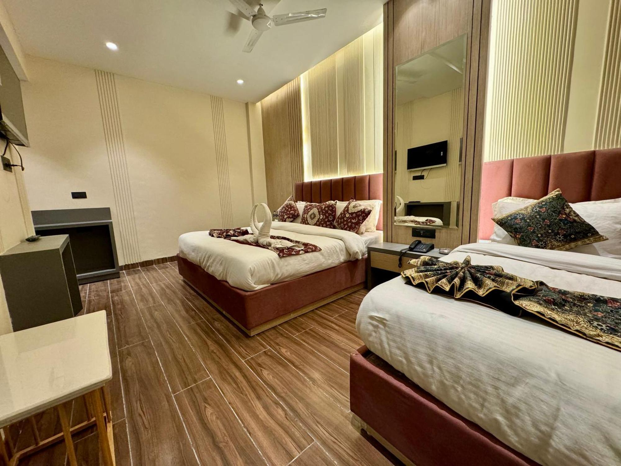Hotel 51 Amritsar Bagian luar foto