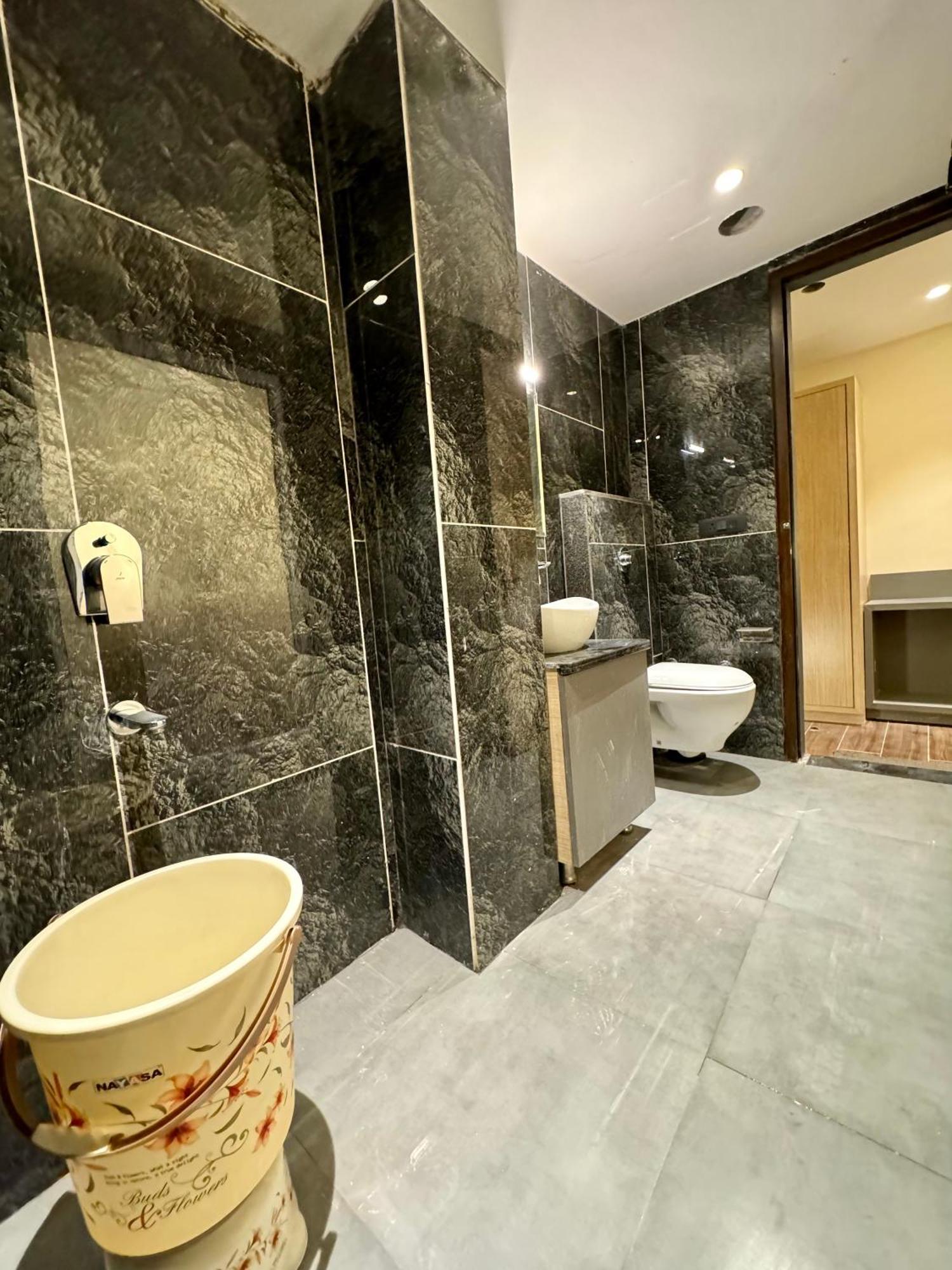 Hotel 51 Amritsar Bagian luar foto