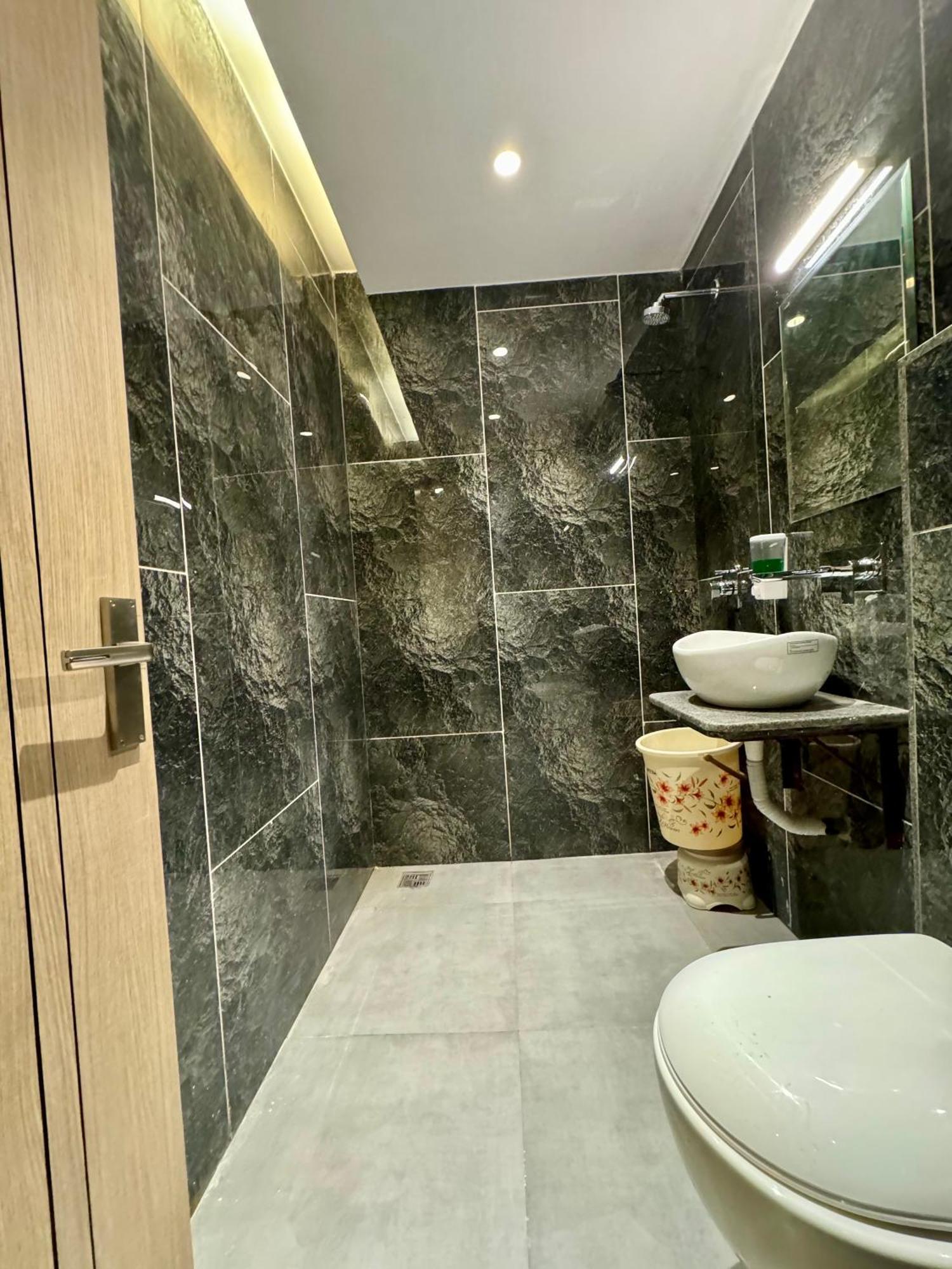 Hotel 51 Amritsar Bagian luar foto