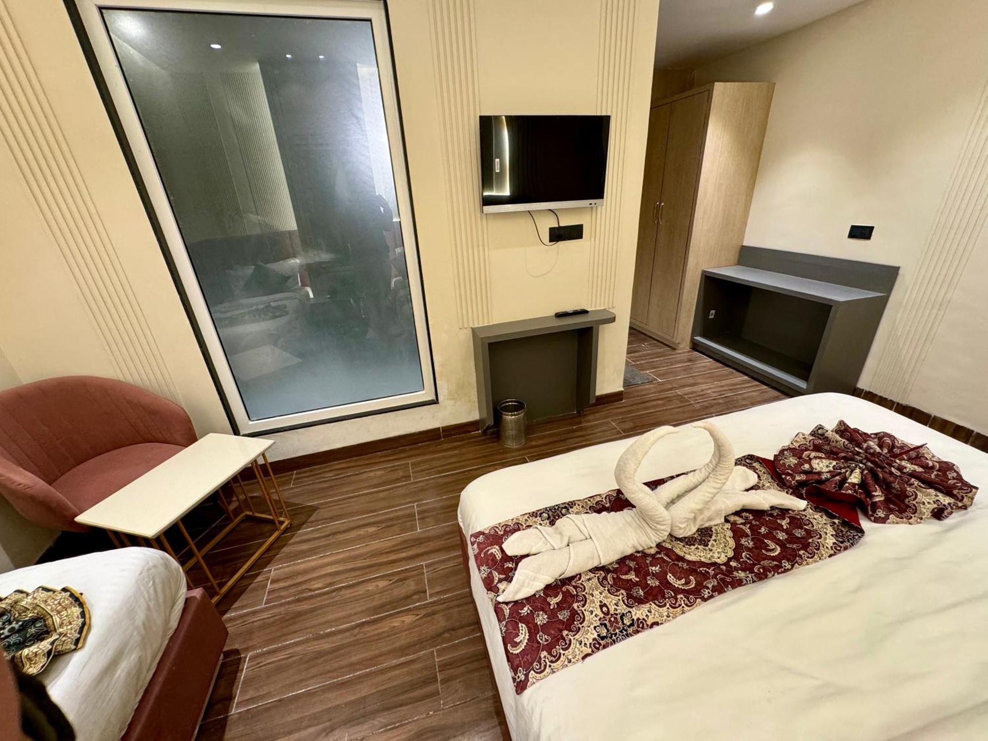 Hotel 51 Amritsar Bagian luar foto