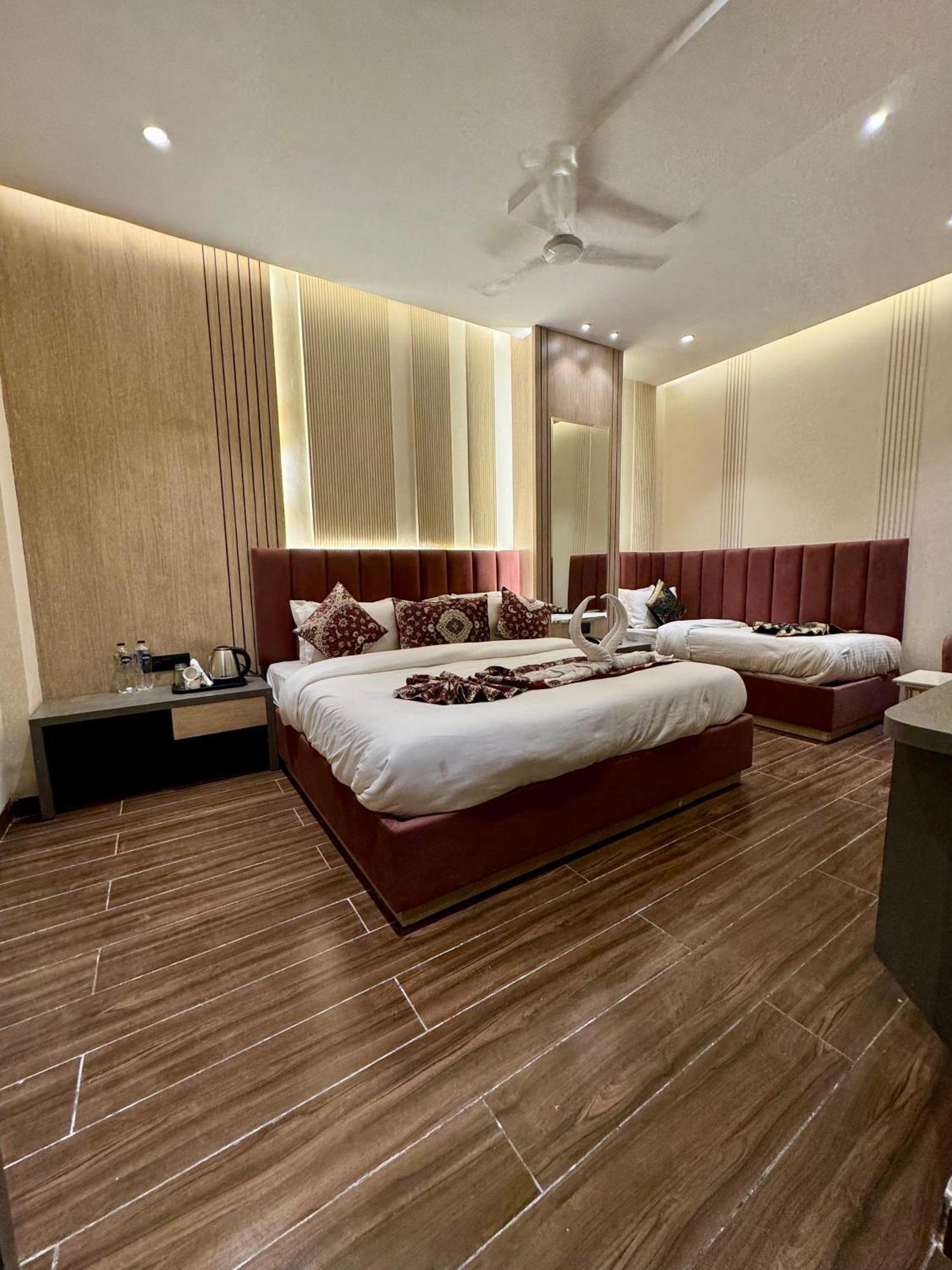 Hotel 51 Amritsar Bagian luar foto