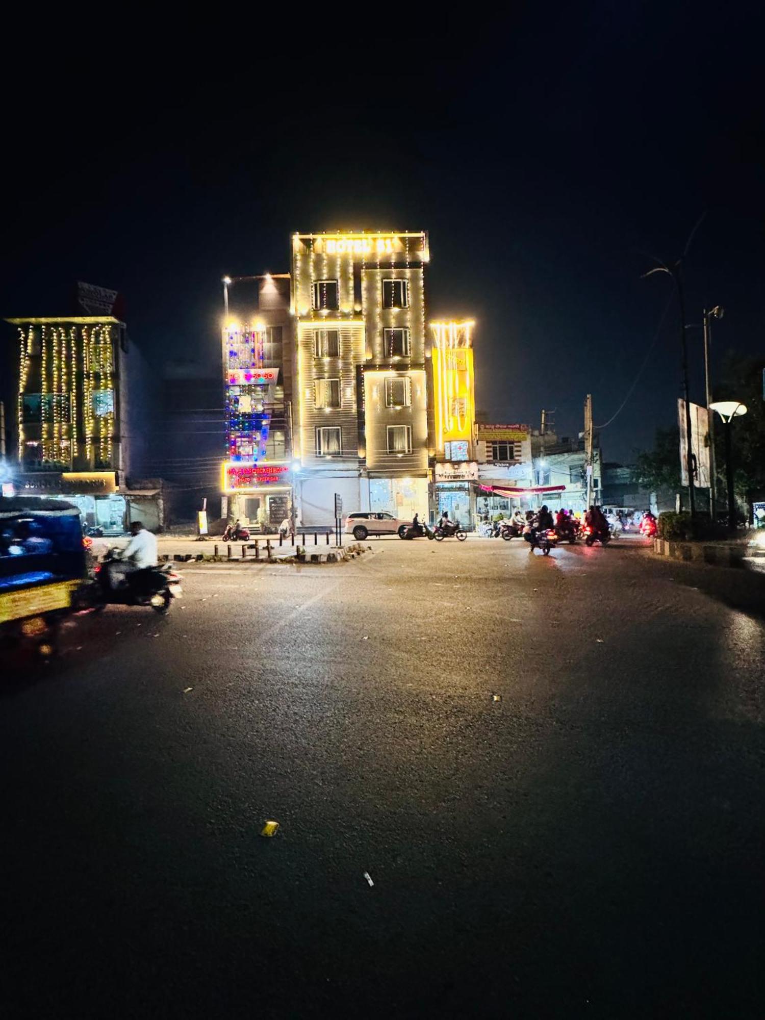 Hotel 51 Amritsar Bagian luar foto