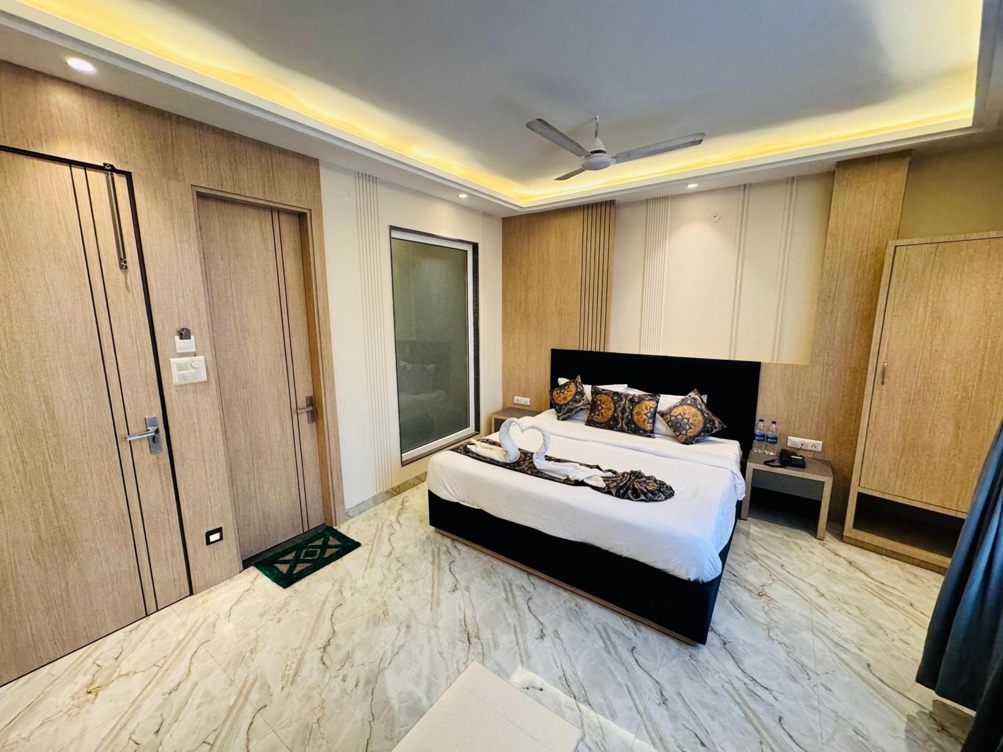 Hotel 51 Amritsar Bagian luar foto