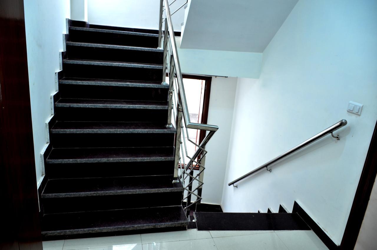 Hotel 51 Amritsar Bagian luar foto